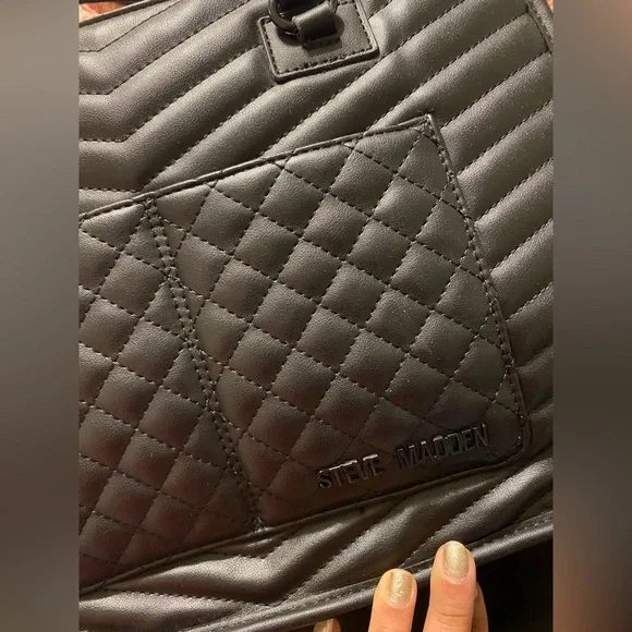 Steve Madden Quilted Black Shoulder Bag - Picture 3 of 4